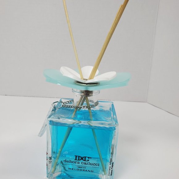 Debora Carlucci Square Reed Diffuser Bottle w/Aqua Blue Scent and Vibrant Flower - Picture 4 of 7